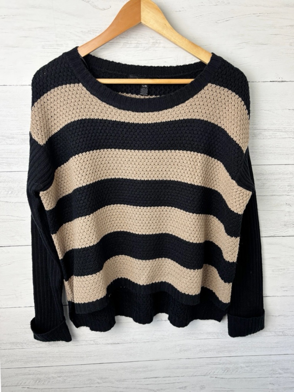 U2B Urban Basics Crewneck Striped Sweater Black Cocoa Brown Large